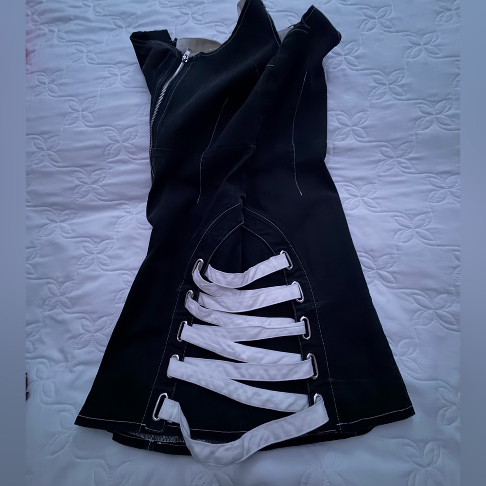 Stylish Black and White Women's Dress - Picture 6 of 8